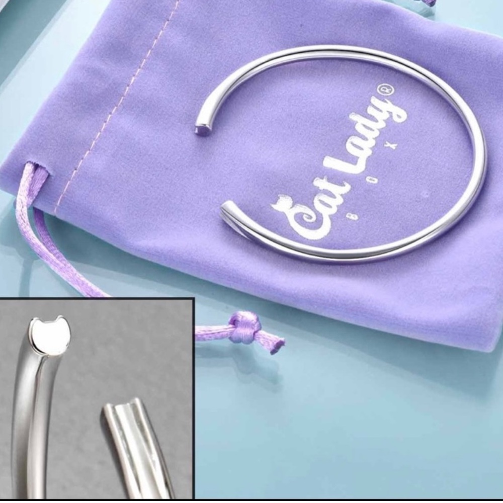 The Shop / Minimalistic Cat Cuff Bracelet